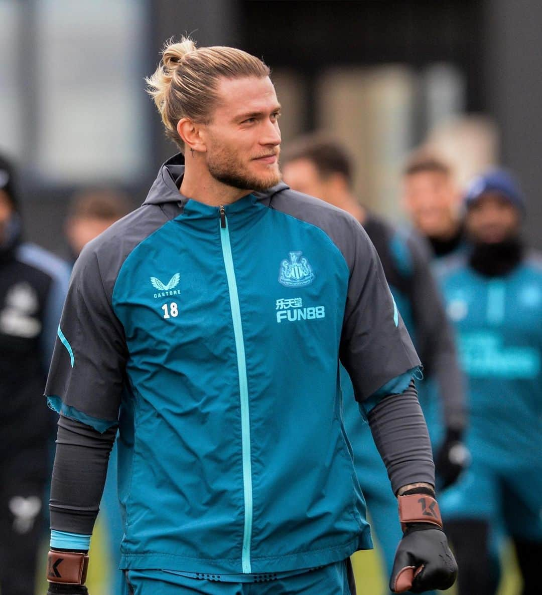 ロリス・カリウスのインスタグラム：「Training 🧤⚽️」