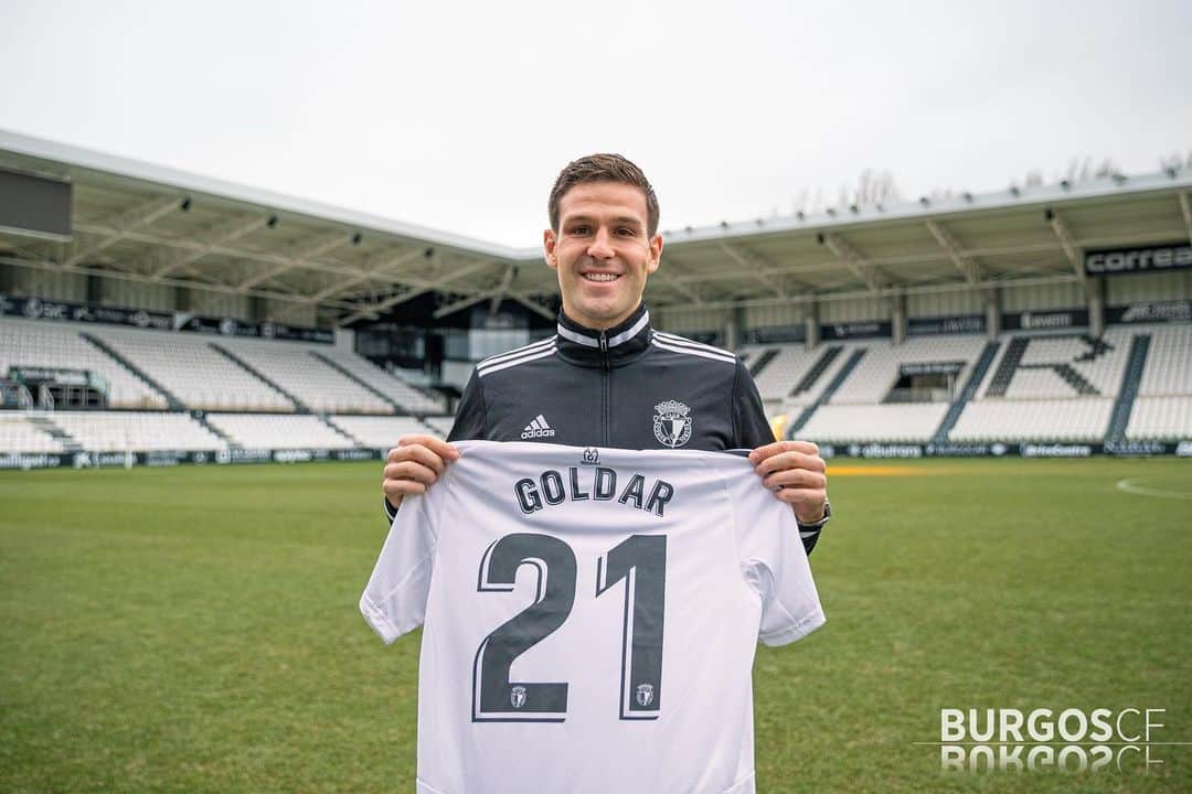 デイビット・ゴールダーのインスタグラム：「Feliz por esta oportunidad que me brinda el Burgos. Con muchas ganas de disfrutar del Plantío y pelear por grandes cosas juntos. Gracias al club y a la ciudad por la acogida. Vengo a darlo todo. ⚪️⚫️」