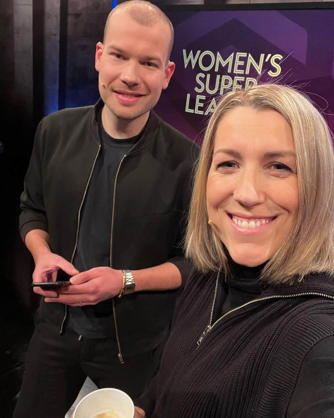 Verena Faisstのインスタグラム：「Sonntag gibts wieder Schweersi bei @barclayswsl 🎙️ Wer ist am Start? 🤘🏼 #sky #barclayswsl #whuars」