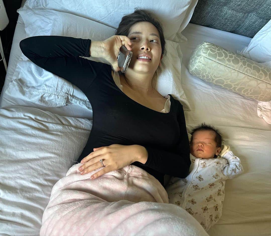 May Pakdee メイ パクディさんのインスタグラム写真 - (May Pakdee メイ パクディInstagram)「Our first 2 month with Annabel xx what a precious time 😌💕 We are so very lucky to have you Bel xx . . . . ベルちゃん生後2ヶ月経ちました✨愛しすぎて言葉に出来ないぐらい🥹ハッピー2ヶ月！」2月2日 19時34分 - maypakdee