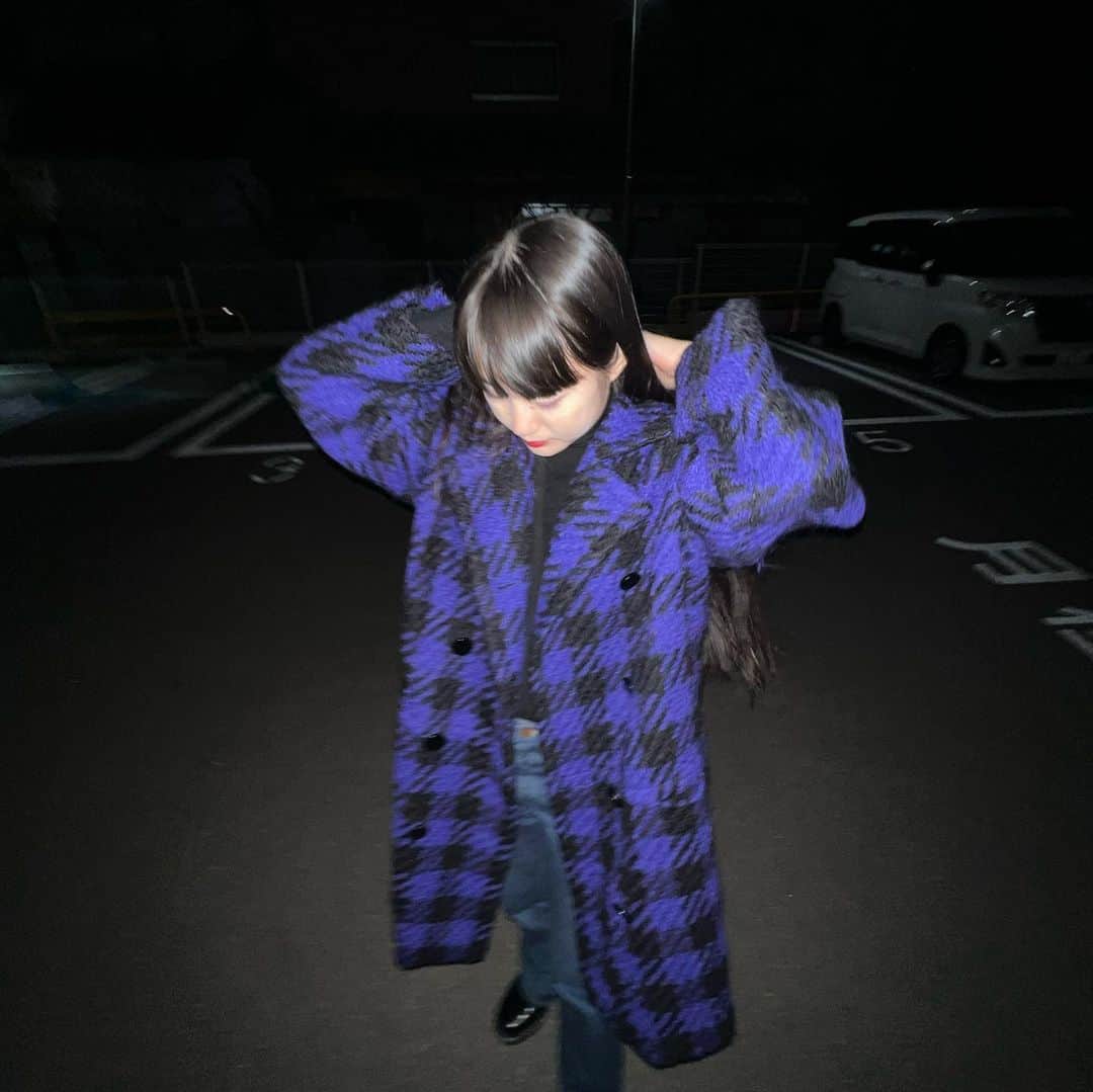 新野彩乃のインスタグラム：「かっちゃんとたけくんとこのアウターめちゃくちゃ調子イイの🈂👾  @arica_used_clothing   . . #古着 #nagoya #blackhair #黒髪ロング #ootd」