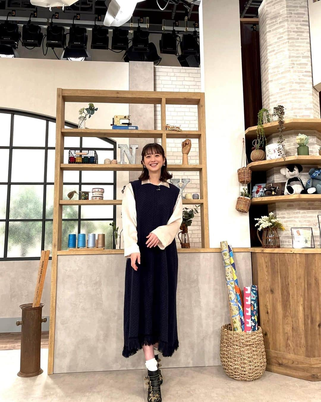 佐々木希さんのインスタグラム写真 - (佐々木希Instagram)「#すてきにハンドメイド 本日21時30分スタートです🌷 今回は「変形えりがアクセント! はおれるワンピース」です☺︎  outfit #iena styling #古田千晶 さん hair&makeup #高橋里帆 さん  #NHK #Eテレ」2月2日 19時58分 - nozomisasaki_official