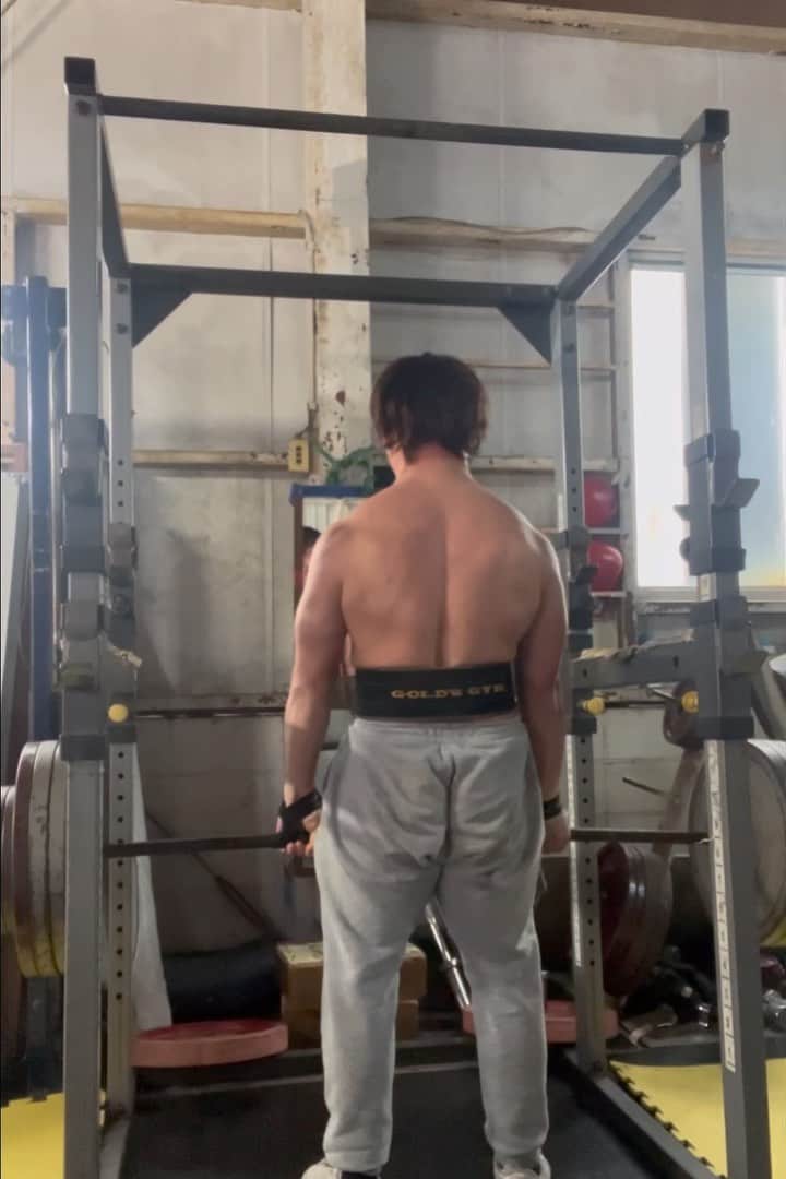 加藤拓歩のインスタグラム：「デッドリフト。 重たい！自己ベストの250kgに今の体重で戻せたらめっちゃ背中大きくなりそう！！！！」