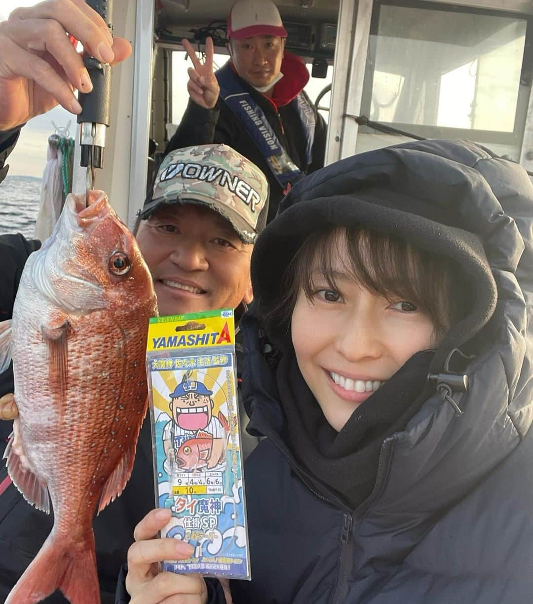 榎本加奈子のインスタグラム：「あっと言う間に2023年2月‼︎ ご無沙汰してます🙇🏻‍♀️ 久しぶりに釣りに行きまして タイ魔神で私も鯛が釣れました‼︎🤣 #鯛釣り#釣り#真鶴 #🎣#大魔神」