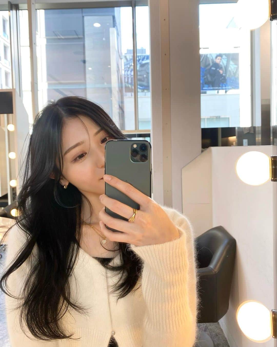 吉井美優のインスタグラム：「. ゆきちゃんに今月も カラーしてもらった 🛁🖤 いつもありがと 〜」