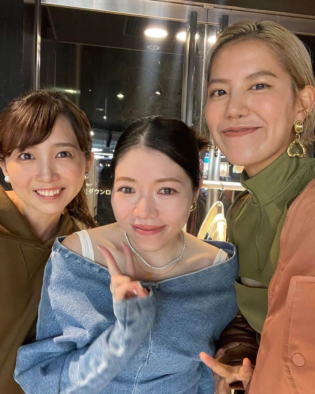 川口満里奈のインスタグラム：「. . JORDAN Special Night ✔︎  かなり前のイベントなのですが、、 ナイキメンバーの方々向けの招待制のイベント！ パーカーでMCは初でした😂  3x3など幅広く活躍されている桂葵さん、 スタイリストの山脇道子さんと♡ . . #nike  #JORDAN #JORDANspecialnight #mc #イベント #司会 #アナウンサー」
