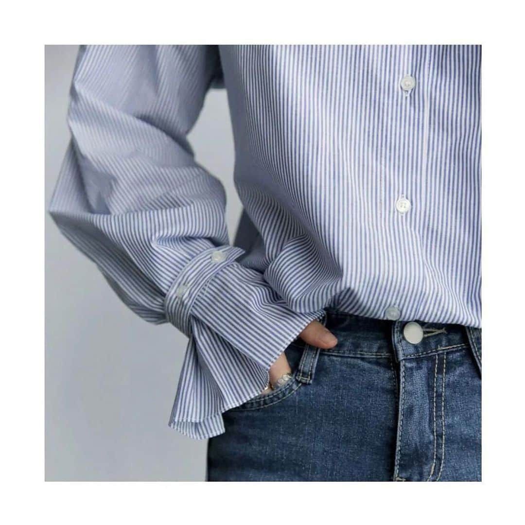 maison de LATIRのインスタグラム：「新作をcheck➤ @maison_de_latir   ■ ITEM ：long cuff striped shirt  ■ PRICE ：5,020円 　→50%OFF 2,508円(税込)  ■ DETAILS ：オーバーサイズで大人カジュアルに着られるストライプシャツ。 　1枚は必ず持っておきたいアイテム。 　やっぱり使いやすくて、大活躍する。  ■ COLOR ・ ブルー  ■ SIZE FREE  ---------- #セレクトショップ #selectshop #大人コーデ #着やせコーデ #高見えコーデ #トレンドファッション #着やせ #高見えアイテム #fashion #大人カジュアル #大人カジュアルコーデ #ストライプシャツ #シャツコーデ #カフスシャツ」