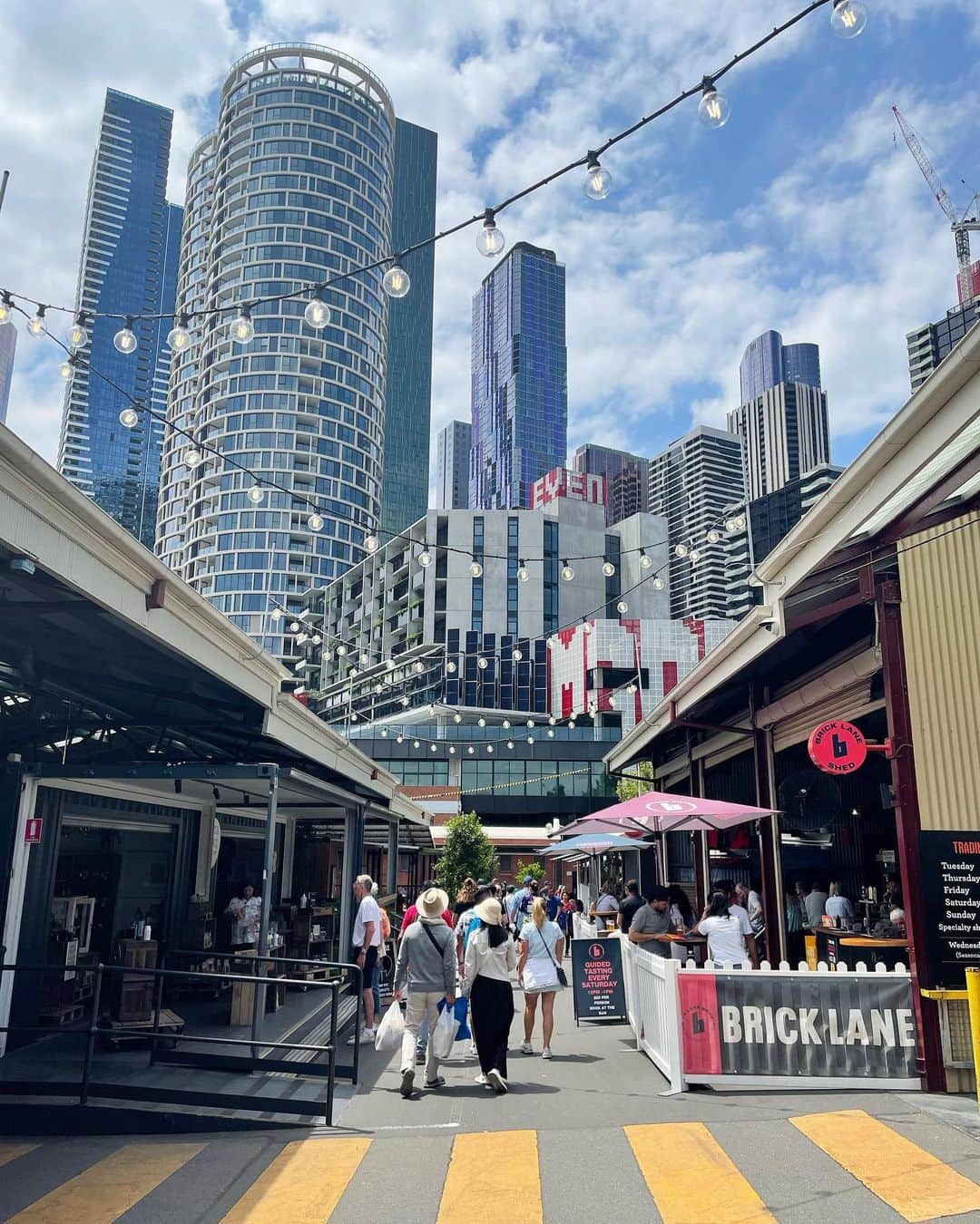 西口真央のインスタグラム：「〜ボルン（Melbourne）街の思い出たち〜 10枚じゃ収まらない〜😈🐨🇦🇺  どこでも歩けて行けちゃう街のコンパクトさが好きだった〜！ 旅に出たら永遠に歩く人です🐨  #Melbourne #Australia #メルボルン」
