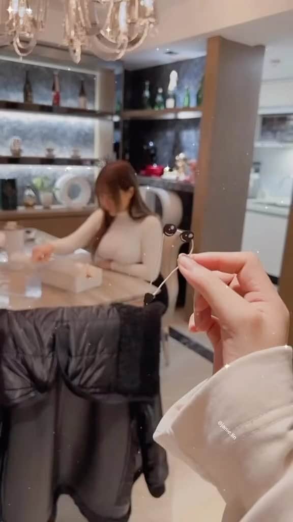 泥泥林のインスタグラム：「Let me do it for you🥺 (??????)  #TikTok @janie.lin & @davio_magic  #memes #dailymemes #fyp #reels」