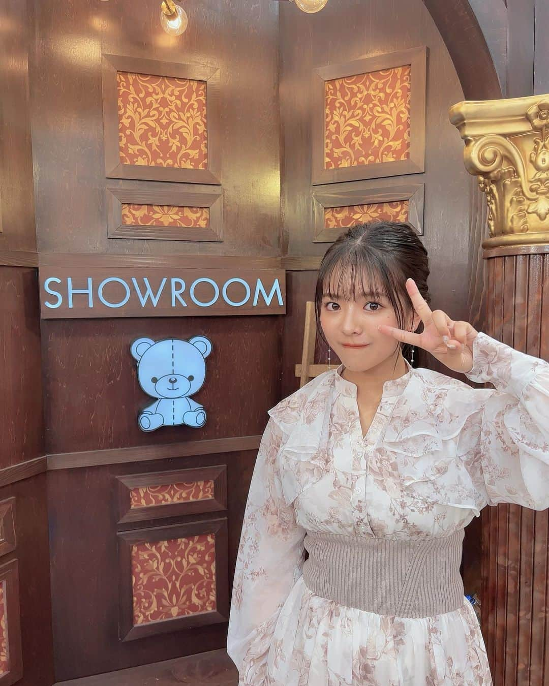 山本琉愛のインスタグラム：「.  CanCamRoomありがとうございました🫶  いつも着ないようなお洋服着れて嬉しかったです🥰🥰 似合ってますかね？？🥺🥺  そして、菜波さんともお写真撮っていただきました、、！  本当に楽しい時間でした、、💞」