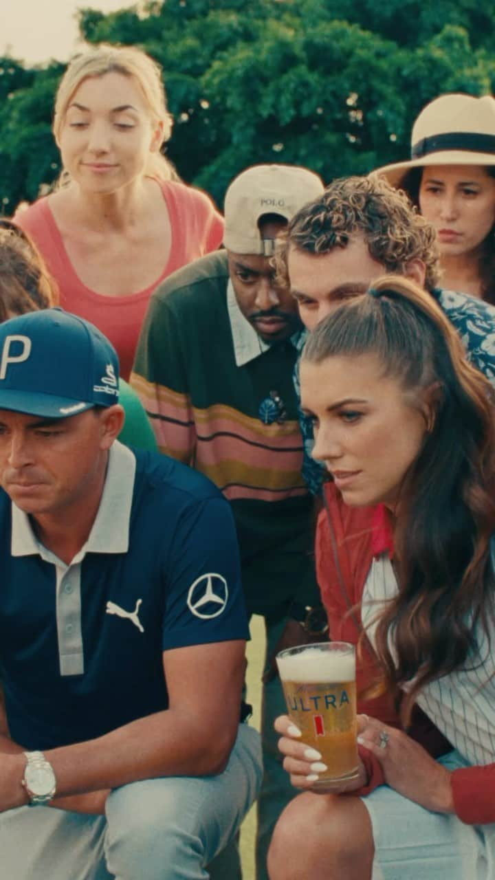 リッキー・ファウラーのインスタグラム：「We’re teeing off early! Scan a @michelobultra Golf Pack can to unlock the first episode of Full Swing on @netflix #ULTRACLUB #FullSwingNetflix」