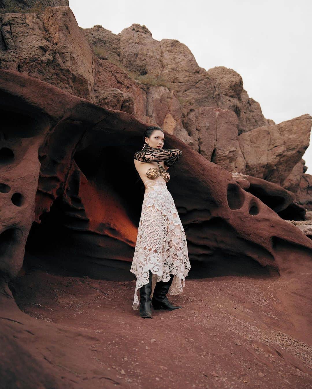 Aya Shalkarさんのインスタグラム写真 - (Aya ShalkarInstagram)「ARUAH: the spirit of the steppe for @nownessasia 🌑   This experimental piece was born as a result of our fascination with Katutau: the lava mountains in the Almaty region, Kazakhstan. We drove east for 7 hours, taking turns…Aruah translates to “spirit of an ancestor” from Kazakh. The story connects us to the ancestor of ancestors - the vast steppe herself. Covered in spiky branches of saksaul and a dry cast of salt, her never-ending embrace follows you in every direction, once you get out of the city. Her love is tough, but it never dies. 🖤  art direction @bbismildin @goar_igitian @aya_shalkar  photographer @bbismildin costume designer/stylist @goar_igitian assistant stylist @alien.alina___ sculptors @mun_alyona , @orynkhan assistant photographes @ameetov @ascorbic.acid light @gaffer.kz  retouch @retouch_gornostaeva  Special thanks to  @yvmin_official  @daemon_concept @daemoncity  @unnamed.nyc  @heliot_emil」2月2日 23時09分 - aya_shalkar