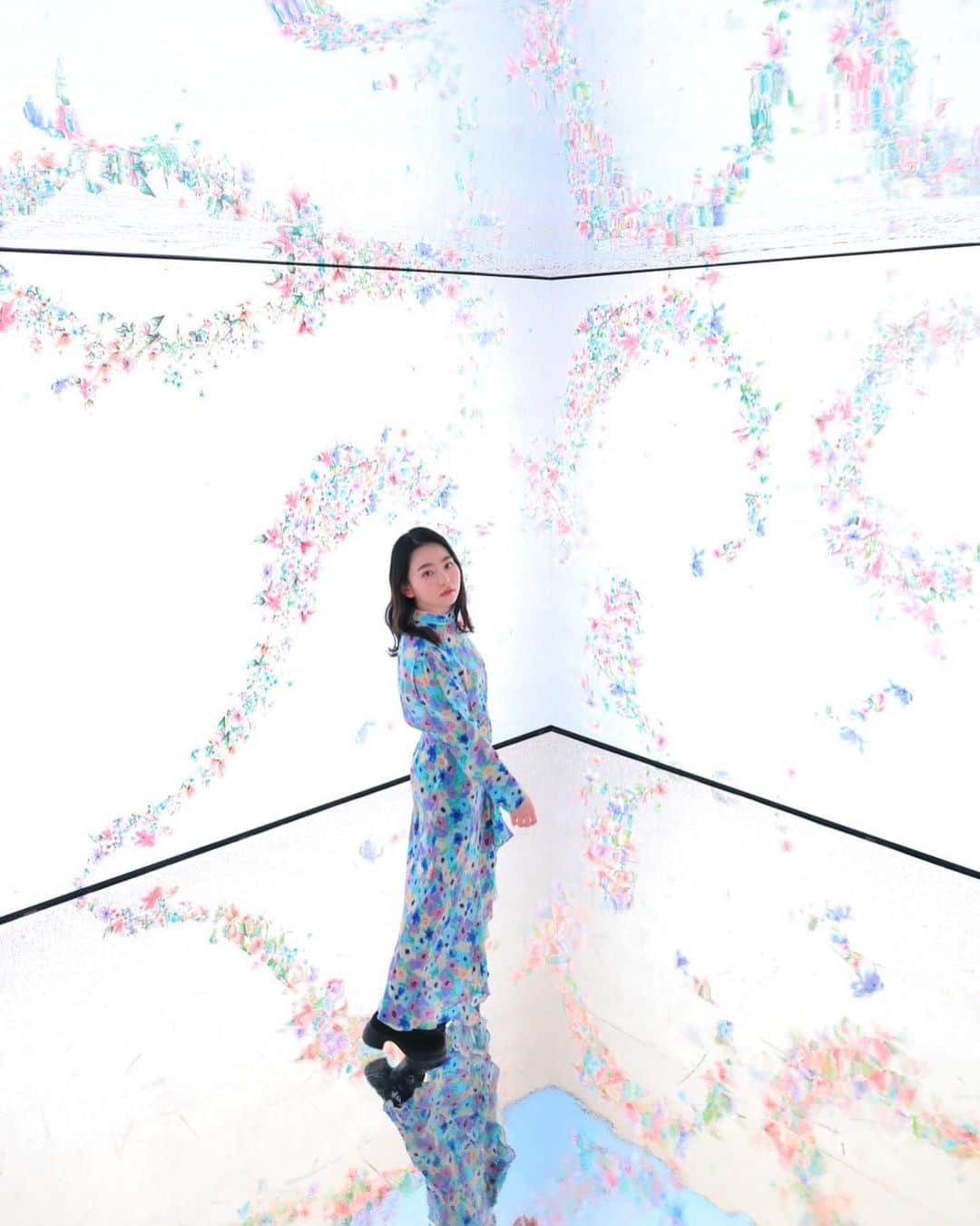 山田杏奈さんのインスタグラム写真 - (山田杏奈Instagram)「#ディオールブルーミングラブガーデン　に一足お先に行ってきました☺️  会場に入った瞬間 #ミスディオールブルーミングブーケ　のうっとりするような香りに包まれてリニューアルしたリボンの繊細さに心奪われました。  いつも愛用しているリップマキシマイザーの新色も安定の素敵さでした💠  @diorbeauty  #SUPPORTEDBYDIOR」2月2日 23時07分 - anna_yamada_