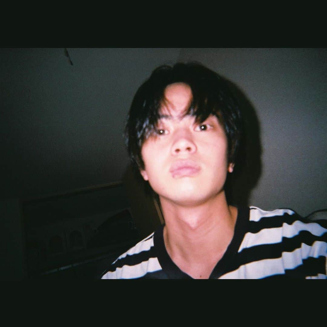 のインスタグラム：「前のフィルム現像したら 俺絶対自撮りしてるわ なんか、撮った覚えあるもん なにしてんだよ」