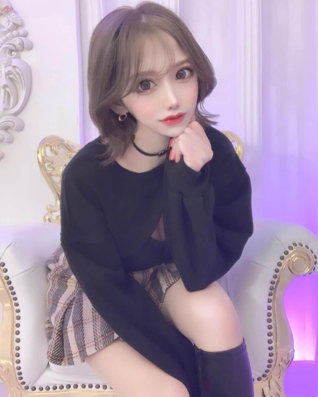 のインスタグラム：「- ̗̀ 𝗛𝗘𝗟𝗟𝗢!! ̖́𝙵𝚎𝚋𝚛𝚞𝚊𝚛𝚢🐶🍒💗💓  あけましておめでとう投稿することなく あっという間に2月だねこわいね！！笑  みなさま遅ればせながら今年もよろしくお願いします🐇🤍 今年はたくさん新しいことに挑戦したいのと バブから大人に進化しようと思います👶🏼🫰🏻笑 たくさん愛してくれよな～😃‼️‼️‼️  #歌舞伎町#キャバクラ#キャバ嬢#ホスト#bar#シーシャ#tattoo#刺青#アニメ#アニメ好きな人と繋がりたい#オタ活#大阪#ミナミ#福岡#飲酒タグラム#中本#時差スタグラム#激辛#金髪#ショートヘア#ショート女子#神社好きな人と繋がりたい#御朱印#コンカフェ#いいね返し#selfie #followeme#likeforlikes#harrywinston」