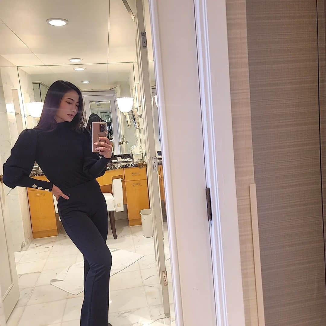 永吉令奈のインスタグラム：「毎度ホテルに泊まると気づきや学びがある😌  デザイン、レイアウト、接客、清掃、ホスピタリティ  そのヒントはいろいろなところで役に立つ😌🌿」