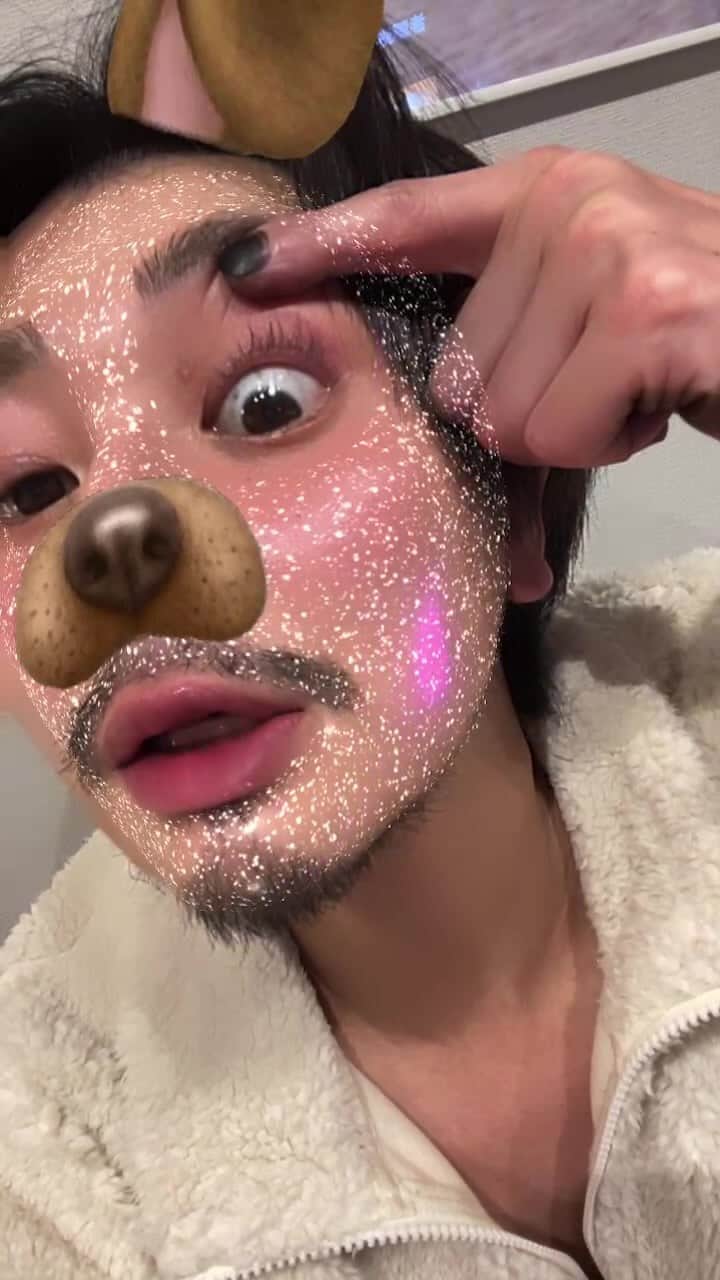 加代憲康のインスタグラム：「髪質改善酸性ストレートの話！ 髪質改善strongの話！ 縮毛矯正の話！  いろいろ話したよ！  そして！すごいまつ毛美容液を手にした🙌 っていう話をあとの方でしてます笑笑  てぃあたんとインライ🐈  マジ右目だけ👁やってるんですが笑笑 わかりやすく見せたくて笑笑  めっちゃええ笑笑」