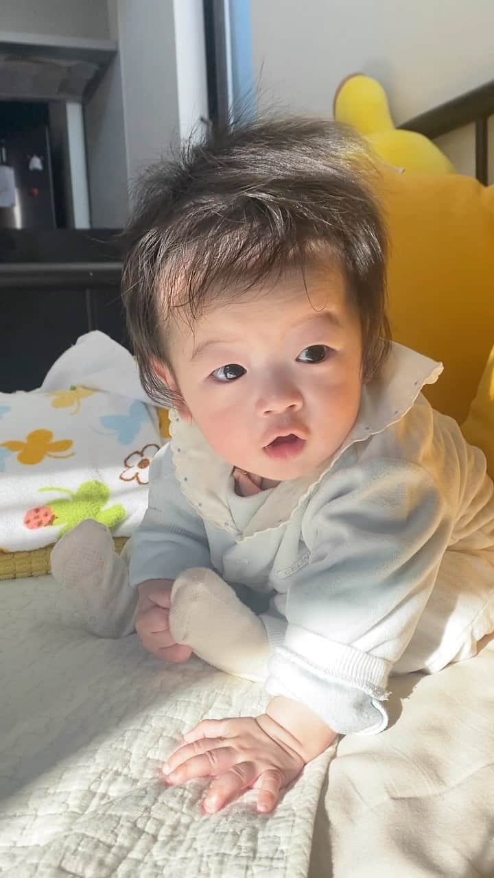 のインスタグラム：「Everyday fall in love#赤ちゃんのいる生活 #赤ちゃんのいる暮らし」