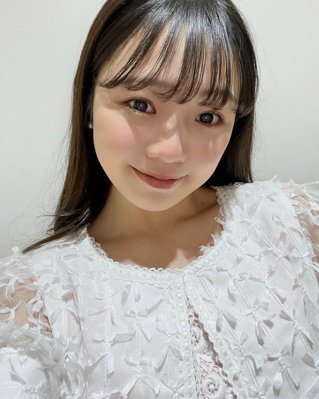 miyuのインスタグラム：「ツインテールの日！ 写真探してみたけどなかった😂ので今日の歌唱試験後の自撮りです🥰おやすみなさい〜」