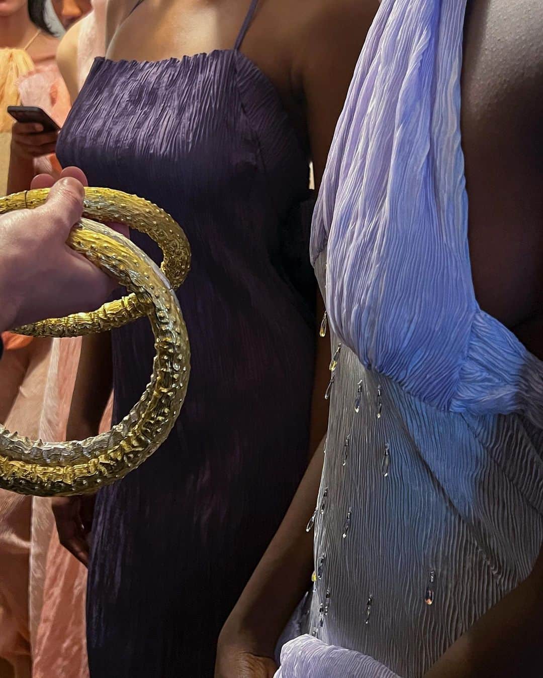 Monica Sordoのインスタグラム：「“Weather the storm: Float into the blue. Skim. The Mist. Row” -Peet Dullaert  ~ @peetdullaert Couture Printemps-Été 2023 Featuring The ARRECIFE Choker by SORDO  ~ Backstage portrayed by @coolk8girl」