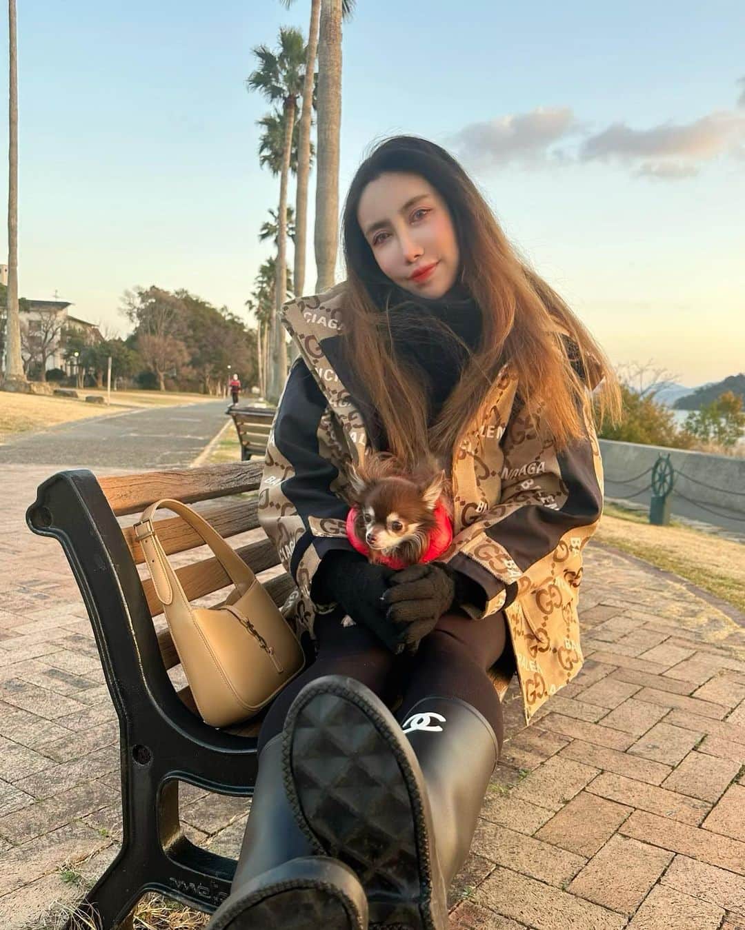 fashion dog loverのインスタグラム：「#family 🐶🐶💓  #fashion#fashionblogger #fashionista #fashionstyle #fashionable #fashiongram #fashionaddict #fashionlover #fashionphotography #ooted#ootdfashion #outfitoftheday #outfits #outfitinspirations #chanel#balenciaga #gucci #ugg #シャネル#ザラ購入品 #ザラジョ #アグ#ザラ#ファッション#ファッションコーデ #ファッションスナップ #コーデ#コーディネート #コーデ記録」