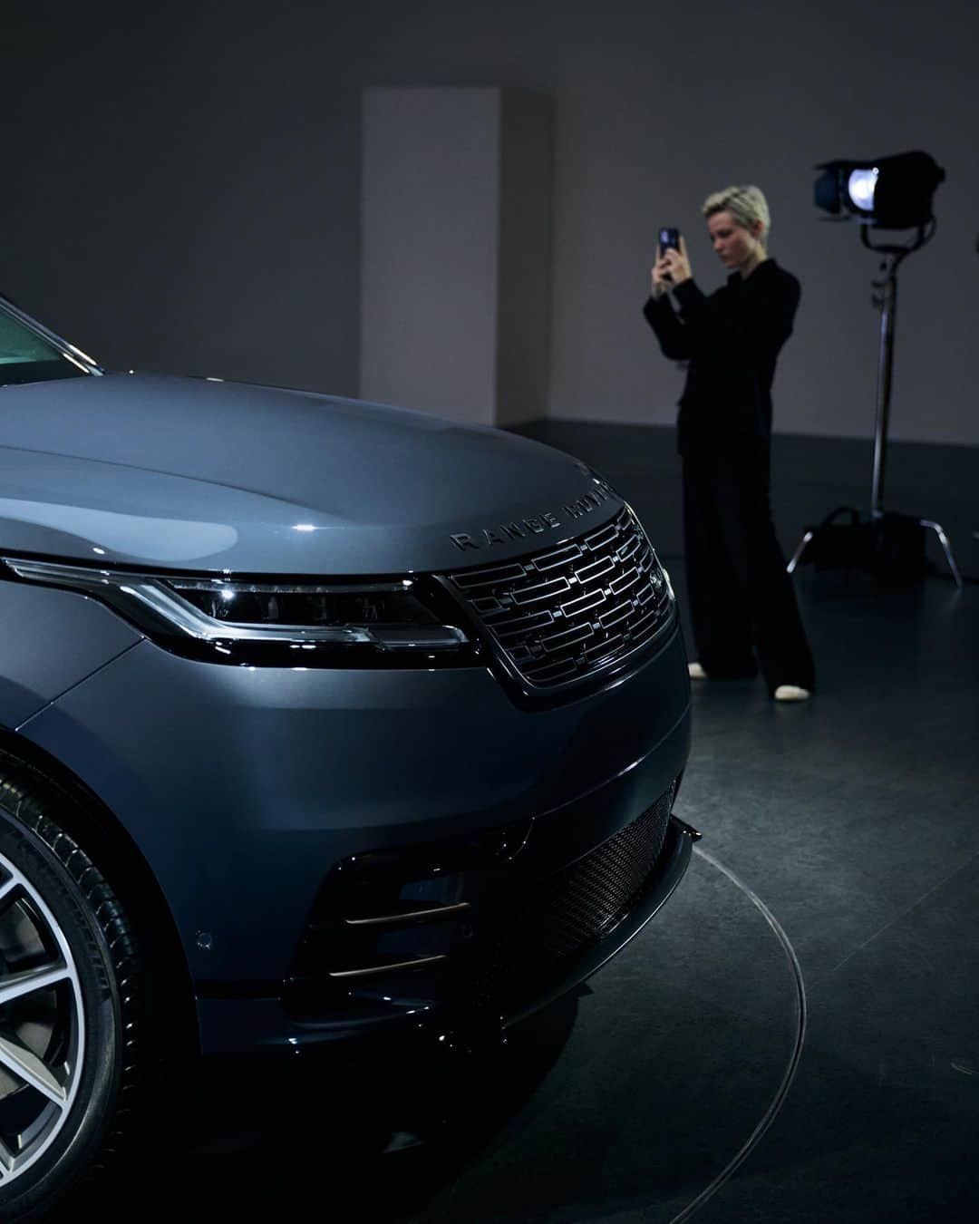 Brittenelle Fredericksさんのインスタグラム写真 - (Brittenelle FredericksInstagram)「last week the incredible team at @landrover invited me to the UK to preview their new Velar, available now 🌶️ #RangeRoverVelar」2月3日 2時23分 - brittenelle