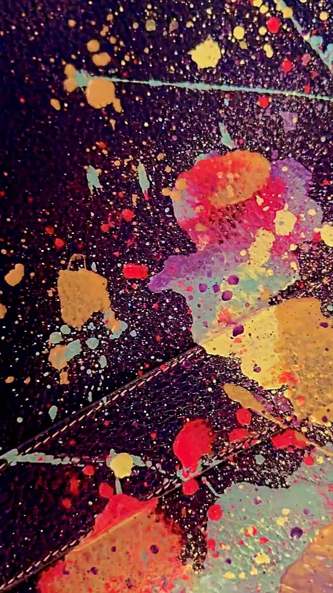澤田友美のインスタグラム：「🎨色んな色のみずたまり☔️ . .」