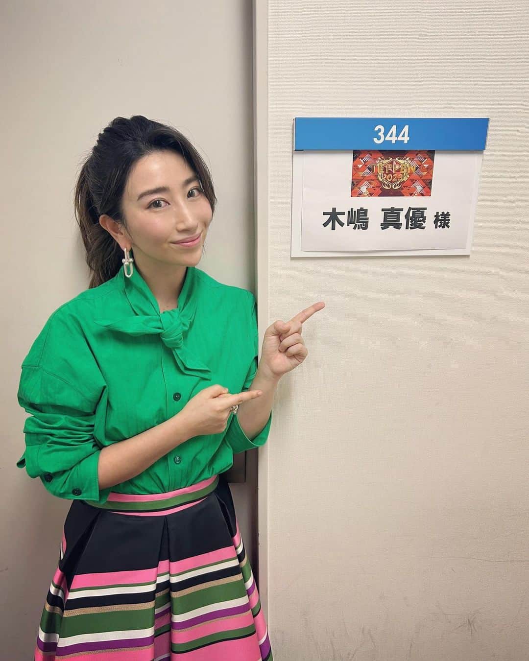 のインスタグラム：「木嶋の生息実態📺📚🎻  2/4(土) 21:00-フジテレビ 『TEPPEN』 審査員を務めさせていただいています☺️ 今回も楽しみ🎹 2/8(水) 21:00- 日本テレビ　 『上田と女が吠える夜 』 🐶？？？？  📚今発売中 25ans (ヴァンサンカン)3月号 木嶋真優の私服特集が掲載されています👗  🎻 2/18(土)千葉　流山　おおたかの森ホール横山幸雄さんとのデュオ 2/25 (土) 名古屋　宗次ホールでのリサイタル(栄駅近) こちらは残席わずかみたいです🙏 ぴあでも二階席数枚しかないですが お近くの方はホールになら一階席サイドならまだあるかも？しれないみたいのみたいです。 ピアソラからシュトラウスのソナタまで色々弾くので🍛とひつまぶしを頂きます。 名古屋に行けるのを楽しみにしています😌」
