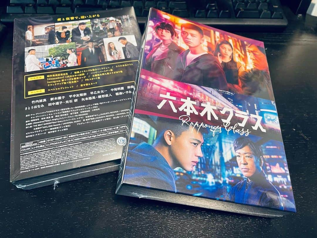 徳尾浩司さんのインスタグラム写真 - (徳尾浩司Instagram)「ドラマ「六本木クラス 」のDVD&BDが2月8日に発売されます！特典が131分あります。秘蔵メイキングや独占インタビュー、ハッピーバースデー集など、ドラマでは見られなかった竹内涼真さん、新木優子さん、てちのあれこれが楽しみですね！　どうぞよろしくお願いします。  #六本木クラス  #竹内涼真  #新木優子  #平手友梨奈」2月3日 12時20分 - writer_tokuo