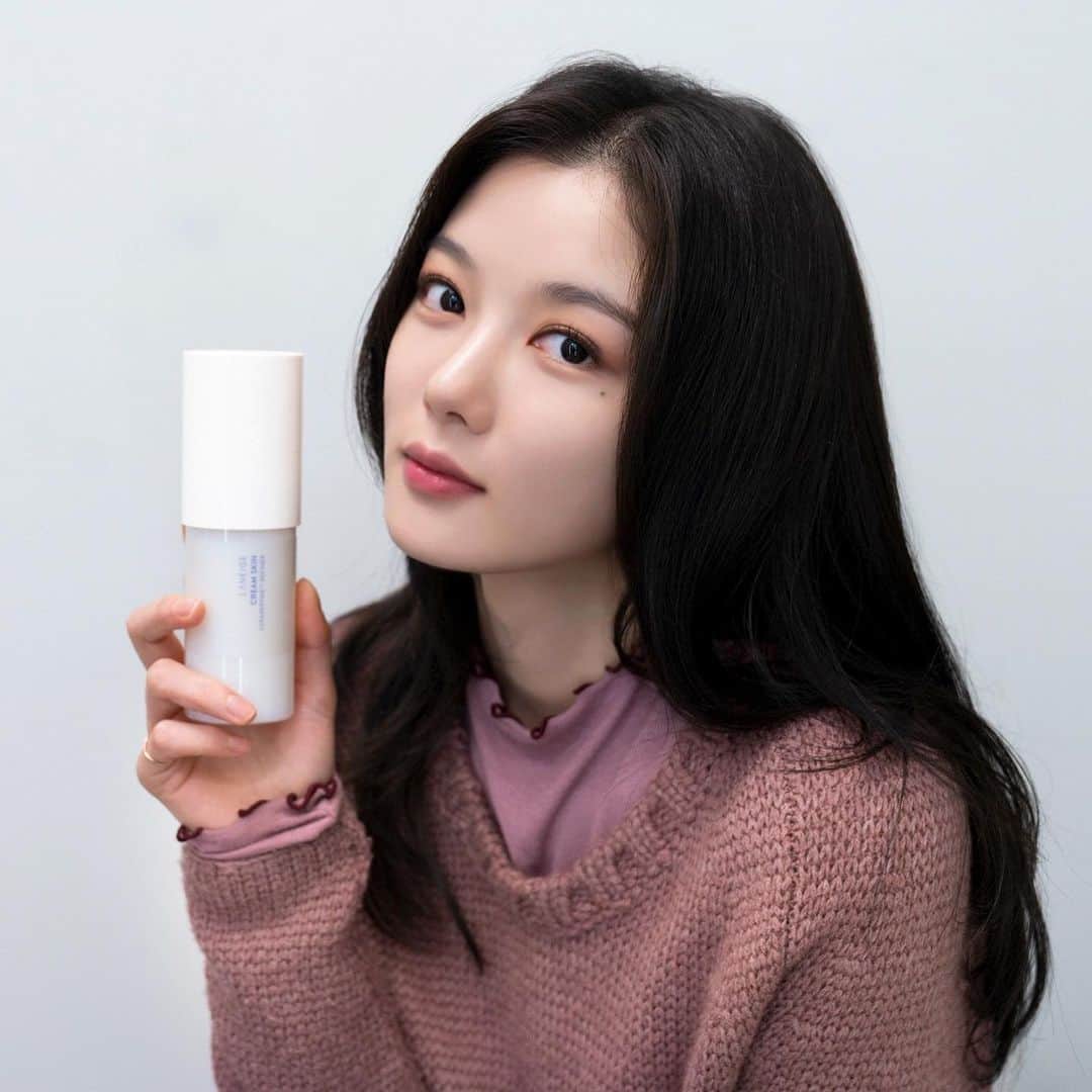 キム・ユジョンのインスタグラム：「.  I like LANEIGE🤍  #크림스킨 #첫보습스킨 #속보습스킨 #AD」