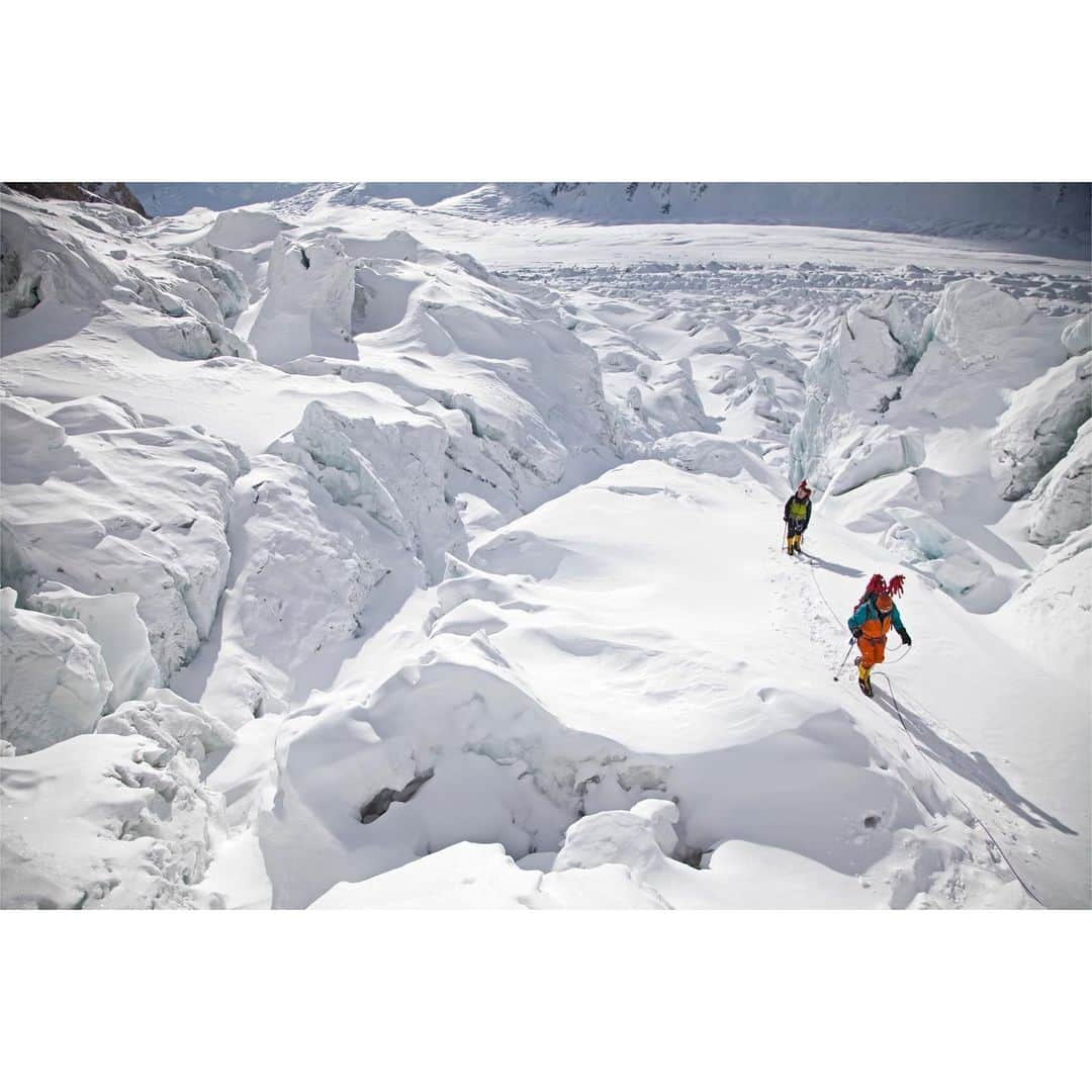 Cory Richardsさんのインスタグラム写真 - (Cory RichardsInstagram)「12 years ago today. First winter ascent of Gasherbrum II 8,034 meters. Brothers for life @iamsimonemoro @urubkodenis I don’t know what the temperature was on the summit because our altimeters were frozen. We do know that it was -51 c inside the tent, out of the wind, with three grown men emitting heat. Winds were gusting to about 60-75 kph on the summit, so windchill was likely significant, potentially dropping the temps to around -70. By the time we left the summit, the forecasted storm had hit. Winds increased and visibility dropped until it was so white, it gave us a sense of vertigo. The only way I could keep balance was by staring at whoever was leading. When it was my turn, we dropped below the glacial plateau onto exposed rock, but by then it was getting dark and we were concerned that the tent had blown away. Summits are an interesting place. They mark the physical half way point, but you’ve usually used about 80% of the gas in the tank. This climb never would have happened without the vast experience of both Simone and Denis. I was so incredibly lucky to be part of the team. Three guys, in winter, alone on the 13th highest mountain in the world. It was, to say the least, improbable. 16 expeditions over 26 years had tried and failed to make a winter ascent of one the five Pakistani 8000 meter summits. At the time, I had no idea I’d be the first American. I had no idea how much the climb would change me for better and for worse. I had no idea of the gravity of the undertaking. Had I, I probably wouldn’t have come. Ignorance can be bliss. Simone and Denis and I don’t talk often, but when we do it is a deep bond and resonance. It’s not that we don’t share profound love and respect, but that life simply moves on. I rarely think about the climb, but I always think of them. I have been so fucking lucky to have men like them in my life. I’ve always sought out brothers and mentors. Sometimes because I needed their shine to light my own way. I love them so much. All of them. I am so grateful. Stay tuned for post two on February 4th.」2月3日 4時43分 - coryrichards