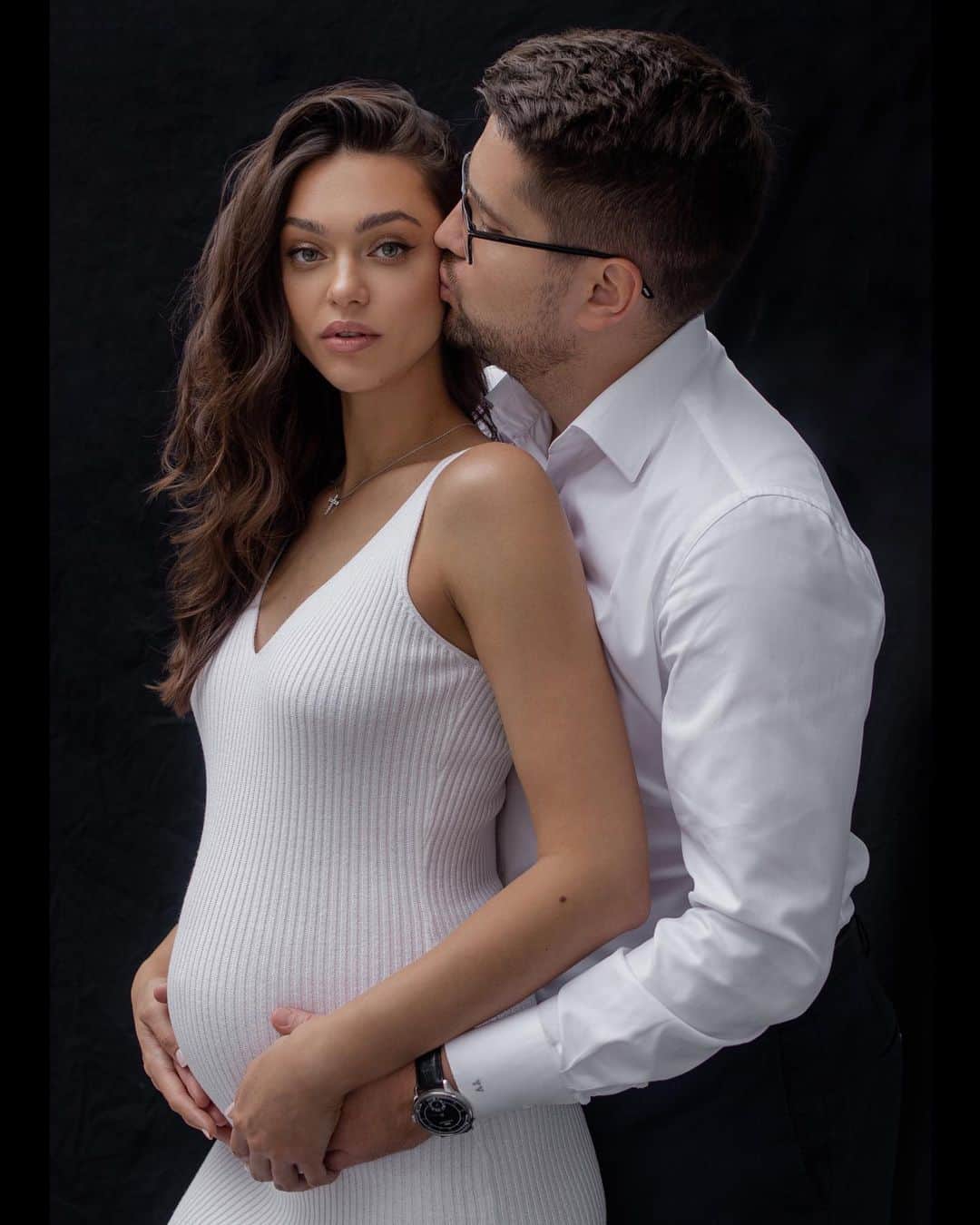 Zhenya Katavaのインスタグラム：「02.02.23 The best day in our life! We became parents 🤍👼🏼」