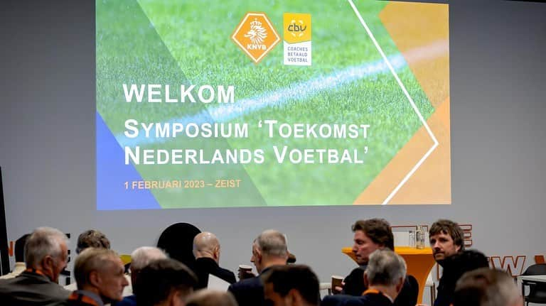 ナイジェル・デ・ヨングさんのインスタグラム写真 - (ナイジェル・デ・ヨングInstagram)「Symposium about the development and future of Dutch football.   @officialknvb  @coachesbv」2月3日 5時45分 - nigeldejong