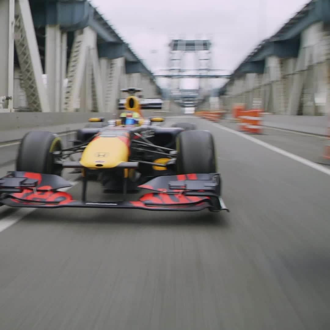 Oracle Corp. （オラクル）のインスタグラム：「TOMORROW! Join us live from New York as @RedBullRacing’s new season gets into gear.」