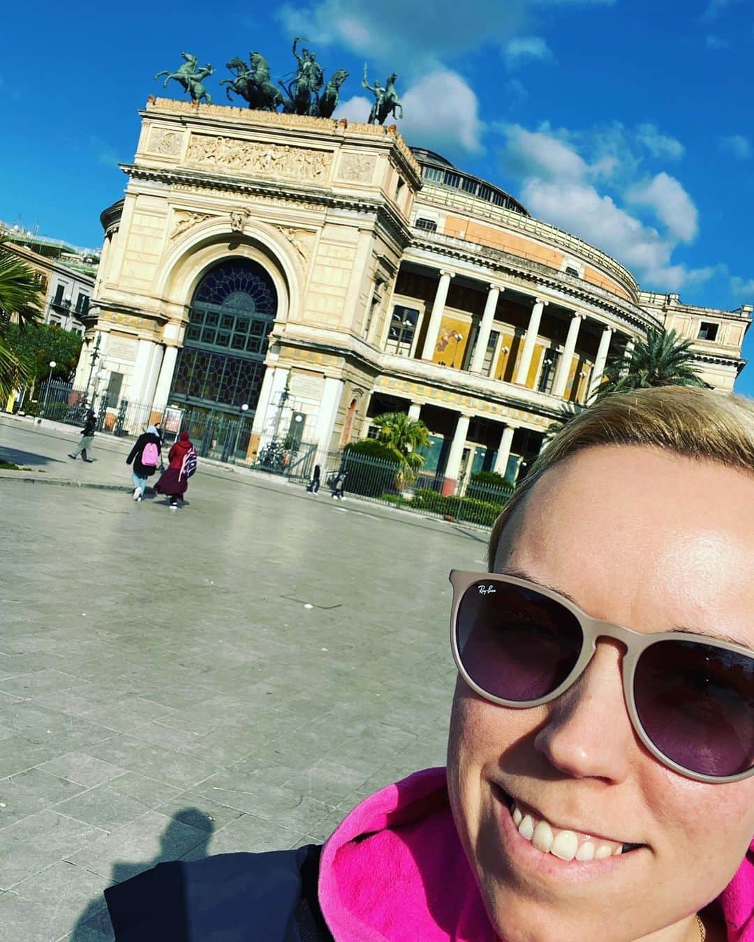 ティーネ・ティング・ヘルセットのインスタグラム：「I’m in beautiful Palermo ❤️ Concert tomorrow and Saturday in this wonderful hall with @orchestrasinfonicasiciliana and @martijn.dendievel 🇮🇹🎺 #arutiunian」