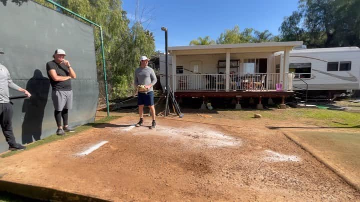 マット・ハービーのインスタグラム：「A little backyard mound work on the west coast with an easy 91-92. Thanks Dom! 💪🏼」