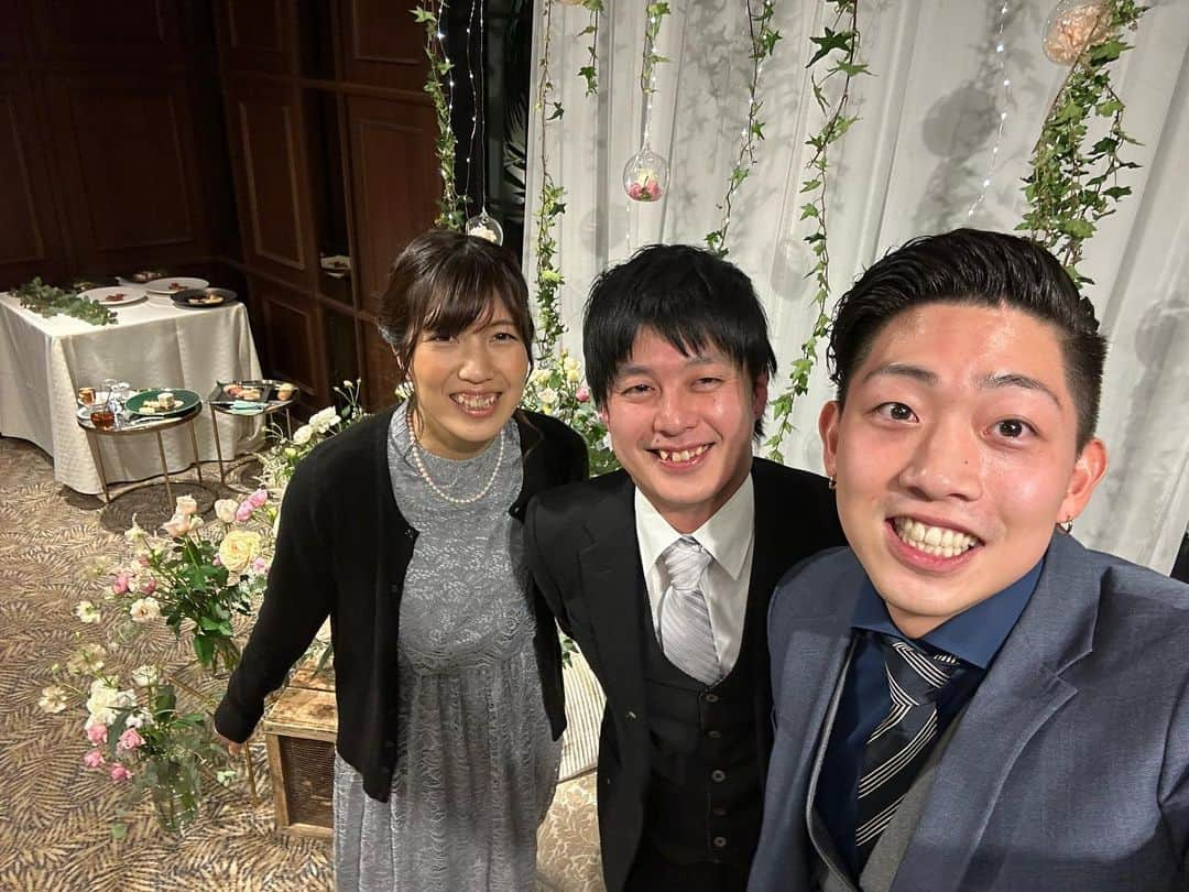 大原亞紋さんのインスタグラム写真 - (大原亞紋Instagram)「ほぼ初めての結婚式、知ってる人周りにいない中で緊張も不安もあったけど、  直樹とまなみさんの大切な時間の一員になれて嬉しかった😊  小学生までしか一緒じゃなかったけど今もなお連絡を取り合える数少ない友達の幸せな顔、育ってきた中で出会った友人と会えて話せて楽しかったーー！  また近いうちに！！  次は誰が結婚式するかな〜笑」2月3日 7時47分 - amon.fenix