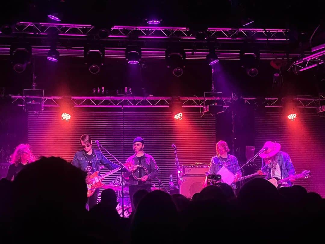 のインスタグラム：「@thebrianjonestown @epicnorwich sublime..perfect arresting heartstopping soundbath..unmarred also by twerps like me with phones. Too good to video. made every other gig amateur and yes they played #anenome 🫠 #dig」