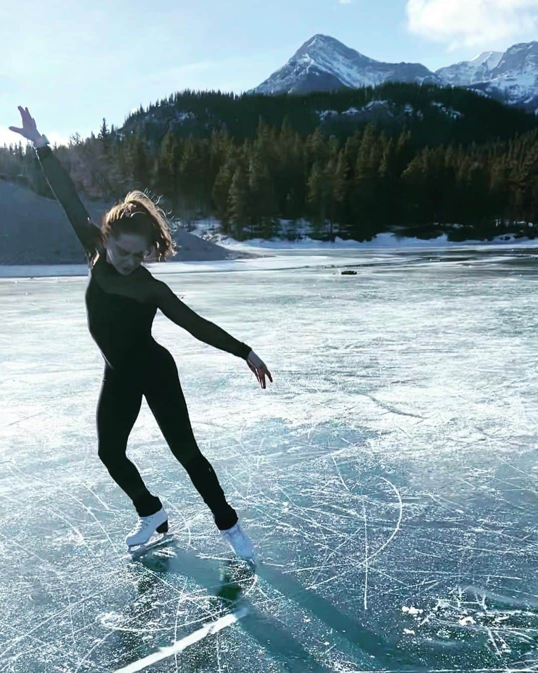 ナターシャ・ピュリッチさんのインスタグラム写真 - (ナターシャ・ピュリッチInstagram)「It's national women in sports day this week along with the fact it's national eating disorder awareness canada. Unfortunately high level athletics and eating disorders quite frequently go hand in hand. Many people don't realize a lot of the time people who are struggling feel ashamed, alone and terrified. I am thankful over the last couple years this subject has become less taboo and people are openly sharing there stories. I struggled with a severe eating disorder for years and every time I would start heading down a good path I would hear one comment about another person or be an a circumstance where I'd hear people body shaming me or someone else and I would instantly feel like my efforts were a lost cause. I felt worthless and exhausted. Life gave me a pause in the last little bit and brought to a place where I am surrounded by positive amazing female athletes. I wish I could have told the young girl in the last 3 photos to ignore the thoughts of others and how much more fulfilling life is when you aren't constantly depleated. Recovery is hard,uncomfortable and exhausting but it is 100% worth it.  Dont be scared to reach out for help if your struggling.   #eatingdisorderawareness #nedic #mentalhealth #girlsinsport」2月3日 9時39分 - tashapurich