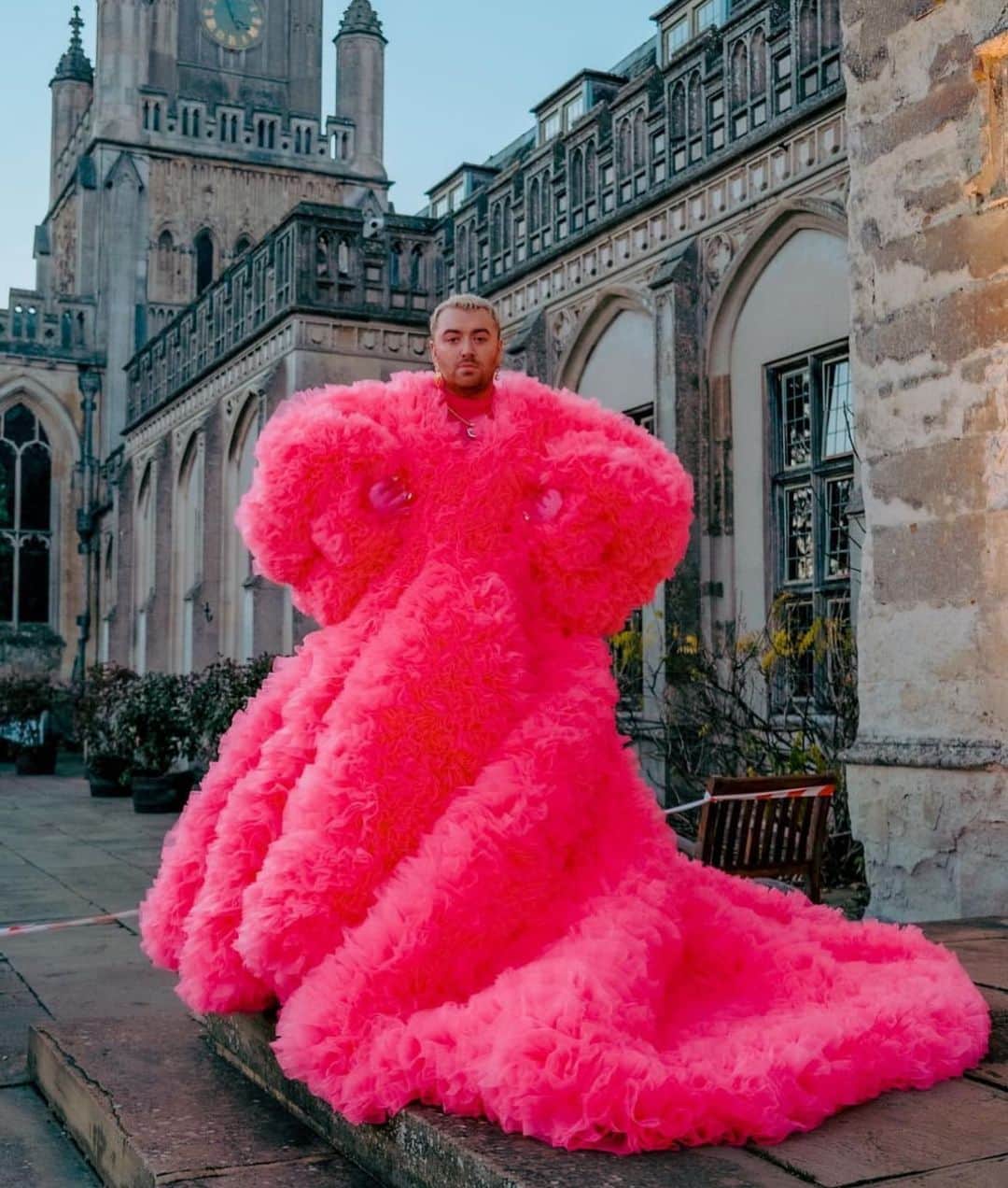 小泉智貴のインスタグラム：「Thank you Sam! We made it💓  Repost @samsmith   Tomo Koizumi is an incredible artist and it has been a true honour to wear his sensational work. This dress is called ‘The Biggest Dress’ and even though it’s so huge it was honestly one of the most comfortable outfits to wear. Thank you Tomo for letting me wear your art. I’ll be forever grateful for this pink explosion x」