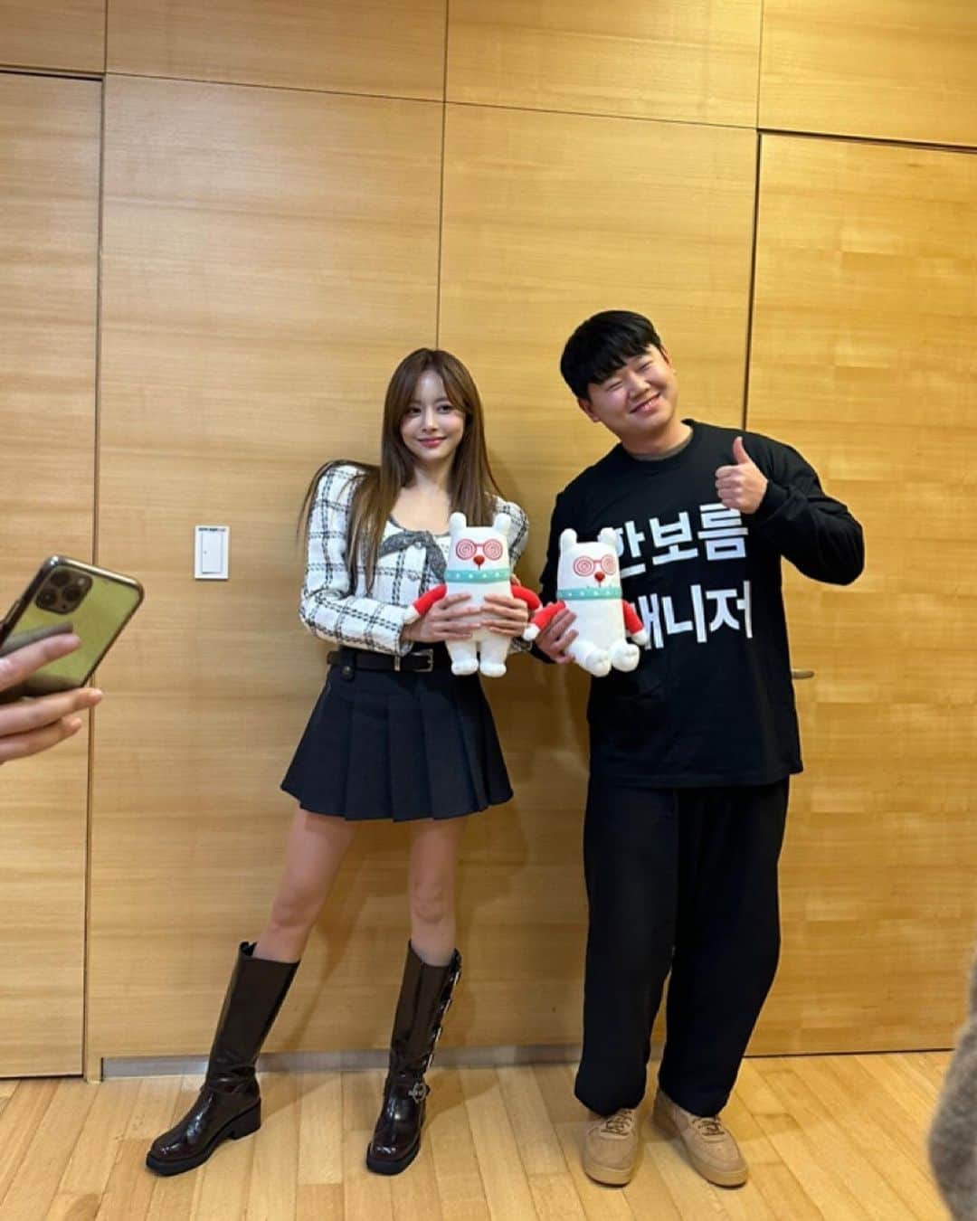 ハン・ボルムのインスタグラム：「#전지적참견시점 인욱이랑🙌🏻 내일 본방사수 부탁드립니당」