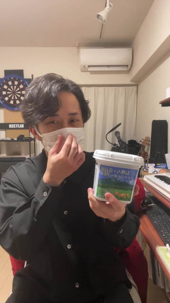 西村ヒロチョのインスタグラム：「ばあちゃんのお土産開封配信」