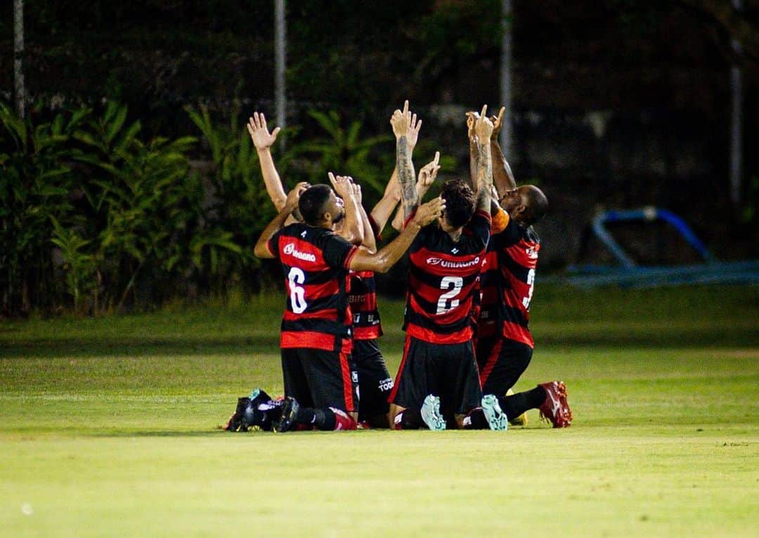 ダンクレーのインスタグラム：「“Pois nada é impossível para Deus”.” ‭‭Lucas‬ ‭1‬:‭37‬ ‭  Toda Honra e Glória seja dada a ti Deus. Seguimos com humildade, trabalhando todos juntos e unidos!!! #DK3️⃣3️⃣👊🏾🙌🏾💪🏾🔴⚫️🦁」