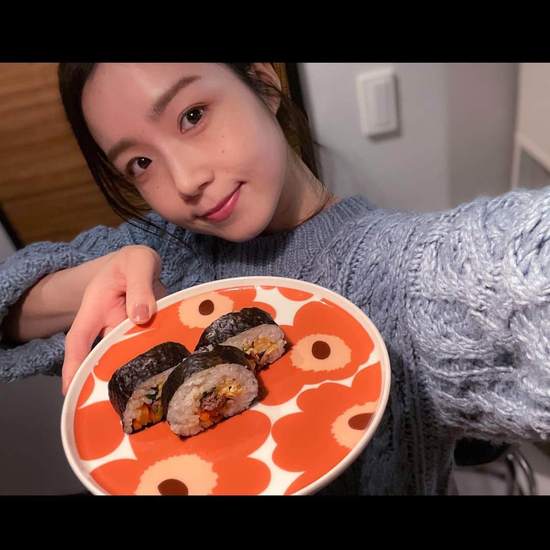 葉山柚子さんのインスタグラム写真 - (葉山柚子Instagram)「初キンパ美味キンパ😊🥓✨  #キンパ #恵方巻き #すぐに食べてしまい写真がこれしかなかった #킴파」2月3日 21時42分 - hayama_yuko