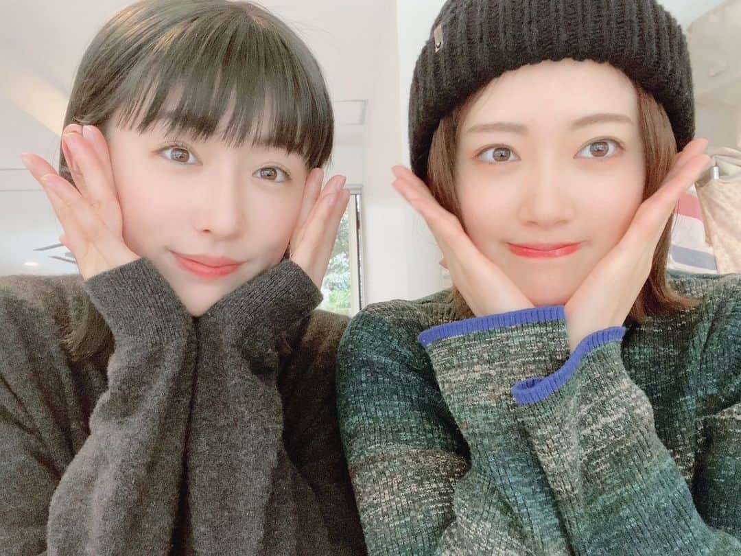 樋口柚子のインスタグラム：「👭 このポーズして、顔の中身が似てるか 一回確かめてみよって言ってた🙄笑」