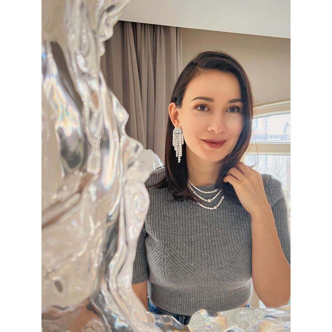 セリーナ・ジェイドのインスタグラム：「Life’s like a mirror. Smile at it and it smiles back at you.」