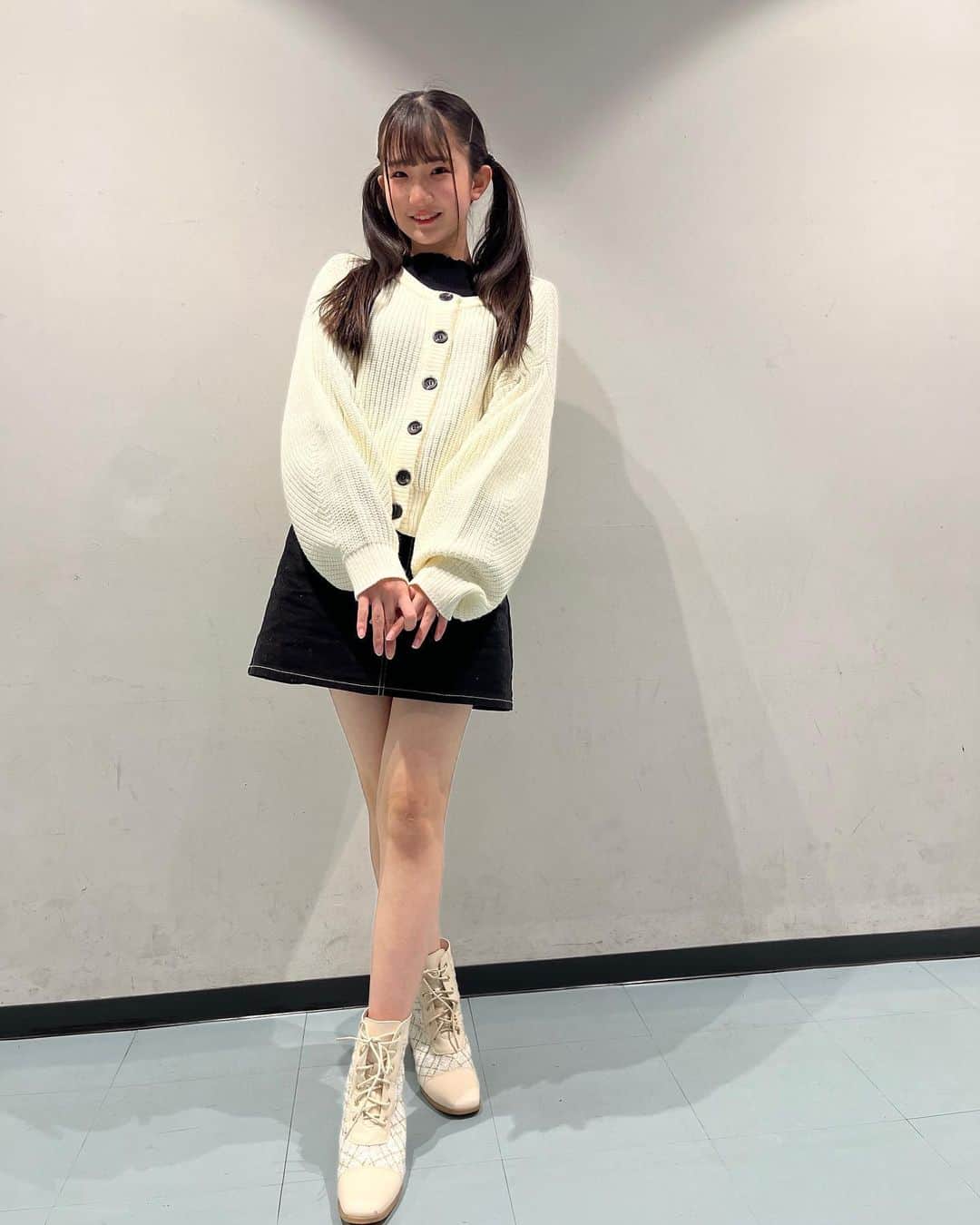 出雲やえさんのインスタグラム写真 - (出雲やえInstagram)「白ニットのコーデ🤍 ツインテールも久々にやったよ👶🏻  #出雲やえ #やっちん #jc1 #中学生女子 #ツインテール #全身 #脚 #スタイル #コーデ #ホワイト #ニット #オシャレになりたい #13歳」2月3日 22時06分 - osu_yae