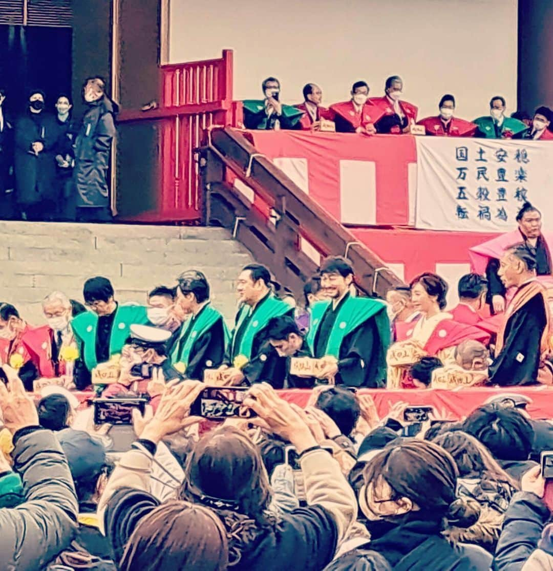 波岡一喜さんのインスタグラム写真 - (波岡一喜Instagram)「成田山新勝寺節分会  おそらく人生で最初で最後  誠心誠意、幸福を祈ってきました  #どうする家康 #大森南朋 #小手伸也 #音尾琢真 #松本まりか #波岡一喜」2月3日 22時26分 - kazuki_namioka