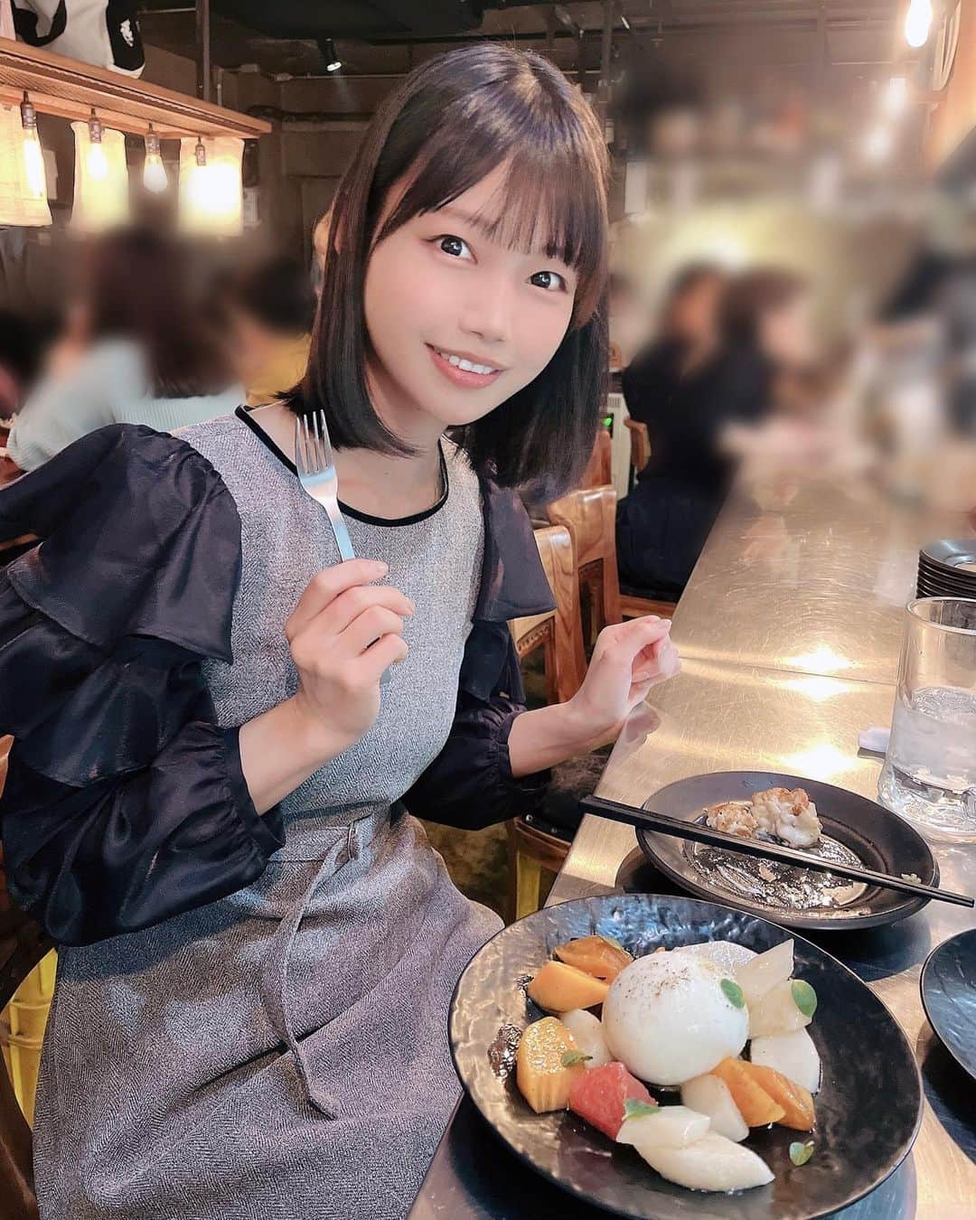 夏目綾さんのインスタグラム写真 - (夏目綾Instagram)「お友達👩🏻と！💝  めちゃめちゃ美味しかったーー！！🍴🥰卒業祝いのプレゼントもくれた…！🎁🍫✨ありがとう😭  🍋  実はまだレモンサワーしか飲めません😃🍋」2月3日 22時24分 - natsumeaya79