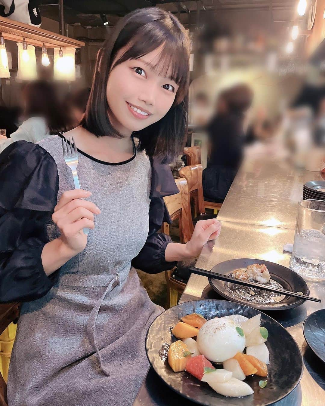 夏目綾さんのインスタグラム写真 - (夏目綾Instagram)「お友達👩🏻と！💝  めちゃめちゃ美味しかったーー！！🍴🥰卒業祝いのプレゼントもくれた…！🎁🍫✨ありがとう😭  🍋  実はまだレモンサワーしか飲めません😃🍋」2月3日 22時24分 - natsumeaya79